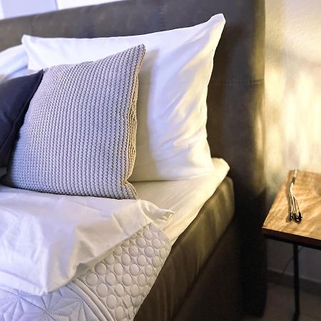 Apartment Im Gehobenen Stadtviertel - Perfekt Fuer Selbstversorger Aalen Bagian luar foto