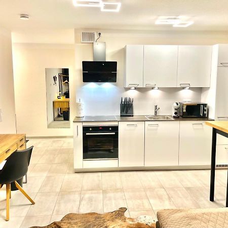Apartment Im Gehobenen Stadtviertel - Perfekt Fuer Selbstversorger Aalen Bagian luar foto