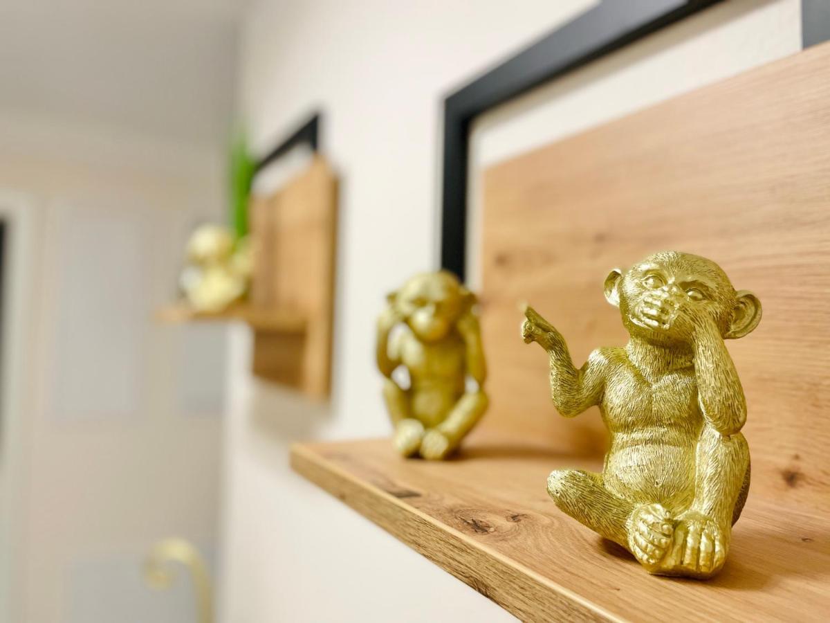 Apartment Im Gehobenen Stadtviertel - Perfekt Fuer Selbstversorger Aalen Bagian luar foto