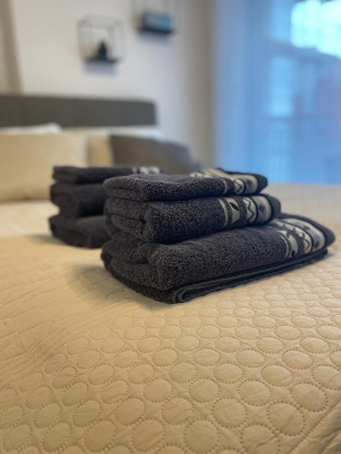 Apartment Im Gehobenen Stadtviertel - Perfekt Fuer Selbstversorger Aalen Bagian luar foto
